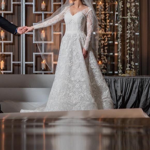 Isabelle Armstrong-Bridal Gown - Picture 1 of 2